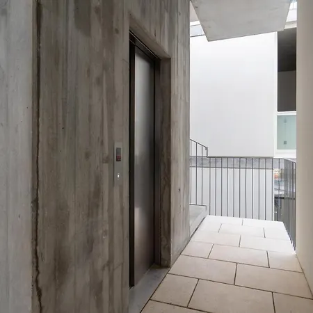 Apartment Host Wise - Luxurious Private Flats - Balcony *