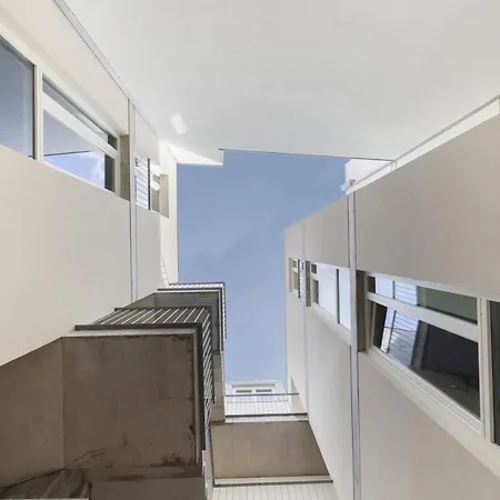 Host Wise - Luxurious Private Flats - Balcony