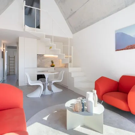 Host Wise - Luxurious Private Flats - Balcony Apartment