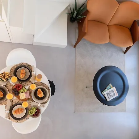 Host Wise - Luxurious Private Flats - Balcony Apartment