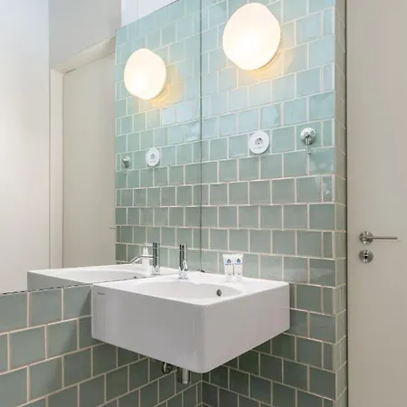 Host Wise - Luxurious Private Flats - Balcony *