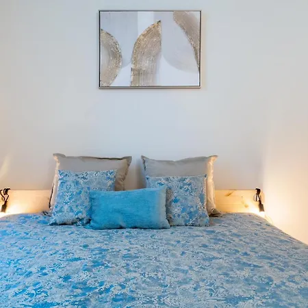 Host Wise - Luxurious Private Flats - Balcony * Porto