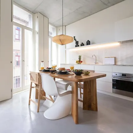 Host Wise - Luxurious Private Flats - Balcony *