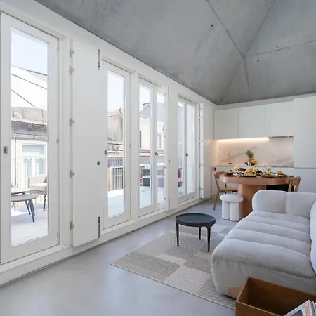 Host Wise - Luxurious Private Flats - Balcony * Porto