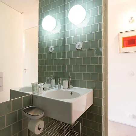 Host Wise - Luxurious Private Flats - Balcony