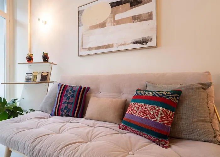 Host Wise - Luxurious Private Flats - Balcony