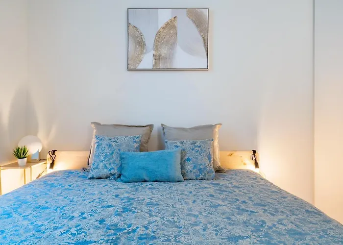 Host Wise - Luxurious Private Flats - Balcony * Porto