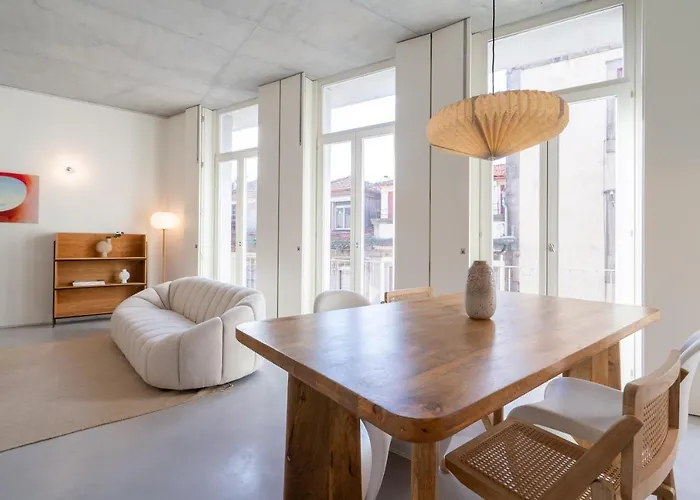 Host Wise - Luxurious Private Flats - Balcony *