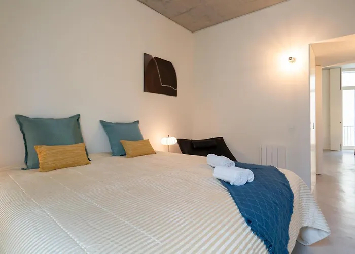 Host Wise - Luxurious Private Flats - Balcony * Porto