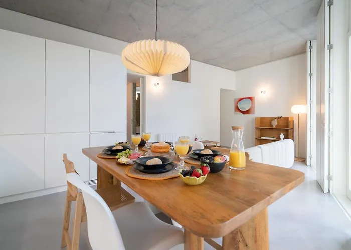 Host Wise - Luxurious Private Flats - Balcony Porto