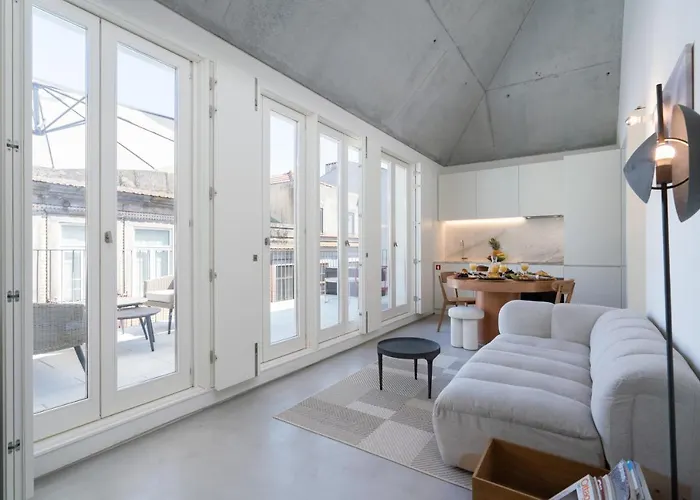 Host Wise - Luxurious Private Flats - Balcony * Oporto