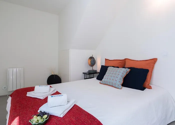 Host Wise - Luxurious Private Flats - Balcony