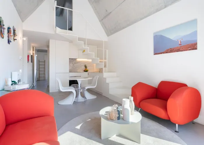 Host Wise - Luxurious Private Flats - Balcony Apartament