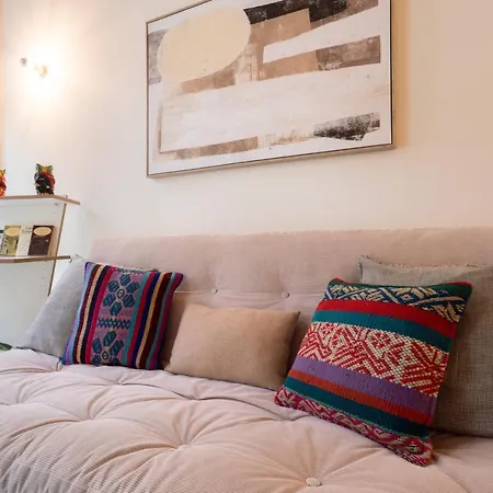 Host Wise - Luxurious Private Flats - Balcony