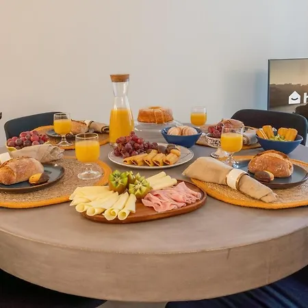 Host Wise - Luxurious Private Flats - Balcony * بورتو