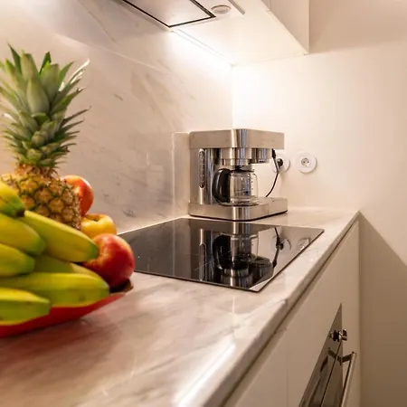 Host Wise - Luxurious Private Flats - Balcony