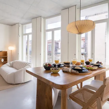 Host Wise - Luxurious Private Flats - Balcony *