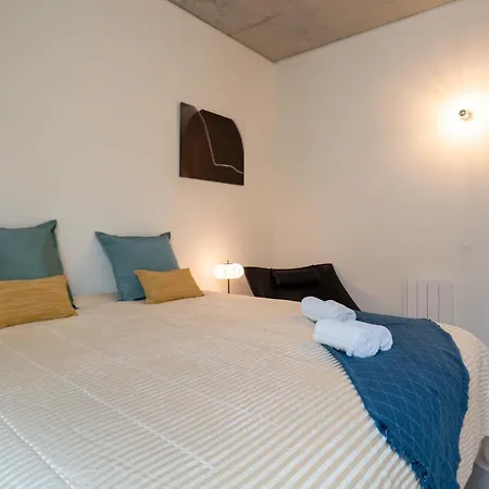 Host Wise - Luxurious Private Flats - Balcony * Oporto