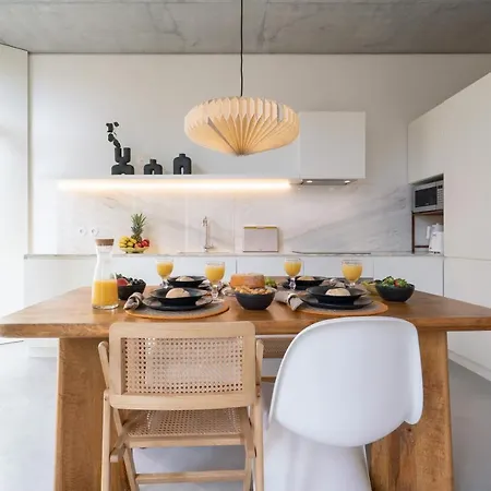 Host Wise - Luxurious Private Flats - Balcony * Oporto