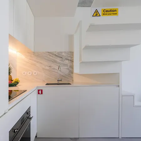 Host Wise - Luxurious Private Flats - Balcony * Oporto