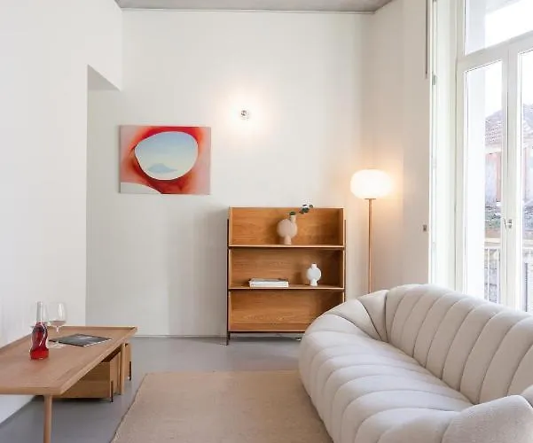 Host Wise - Luxurious Private Flats - Balcony