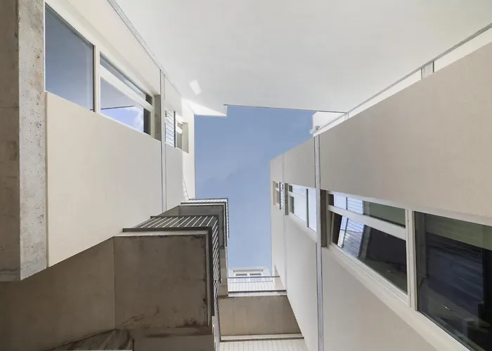 Host Wise - Luxurious Private Flats - Balcony