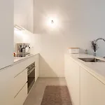 Apartment Host Wise - Luxurious Private Flats - Balcony *