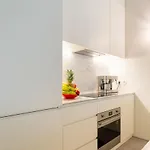Host Wise - Luxurious Private Flats - Balcony Apartment *