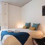 Apartment Host Wise - Luxurious Private Flats - Balcony