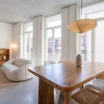 Host Wise - Luxurious Private Flats - Balcony *