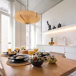 Host Wise - Luxurious Private Flats - Balcony