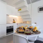 Host Wise - Luxurious Private Flats - Balcony Apartment