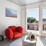 Host Wise - Luxurious Private Flats - Balcony Apartment *