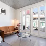 Host Wise - Luxurious Private Flats - Balcony Apartment *