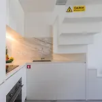 Host Wise - Luxurious Private Flats - Balcony * Porto