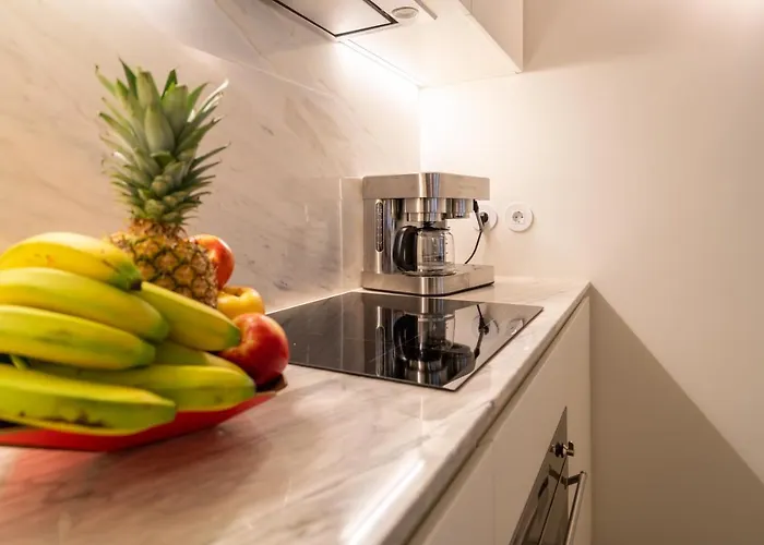 Host Wise - Luxurious Private Flats - Balcony