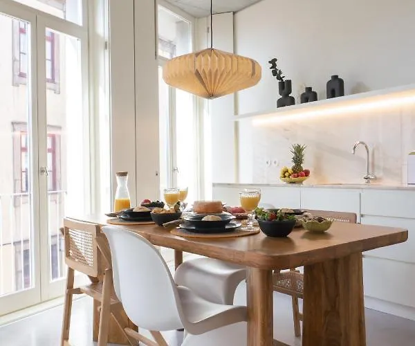 Host Wise - Luxurious Private Flats - Balcony Apartmán