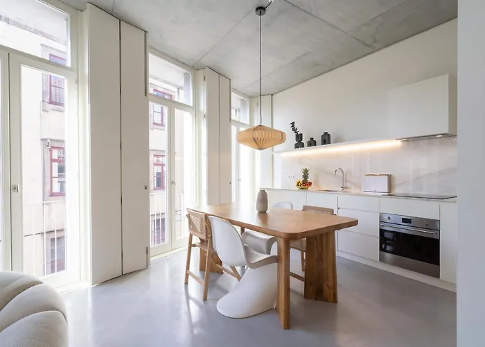 Host Wise - Luxurious Private Flats - Balcony * Porto
