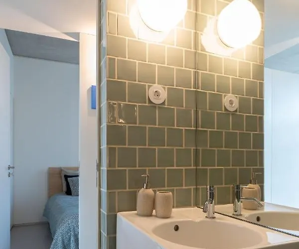 Host Wise - Luxurious Private Flats - Balcony Porto