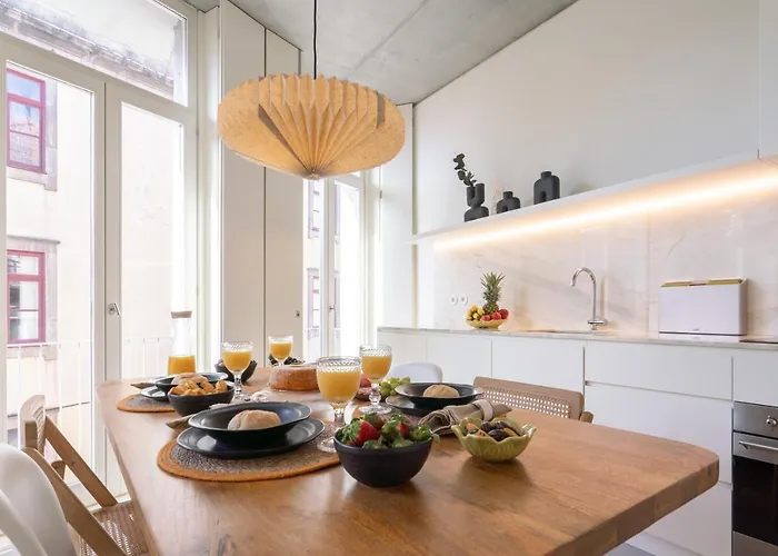 Host Wise - Luxurious Private Flats - Balcony