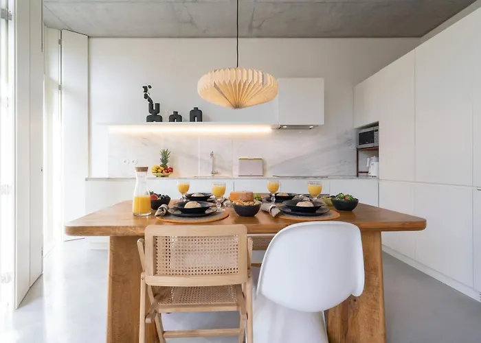 Host Wise - Luxurious Private Flats - Balcony * Porto