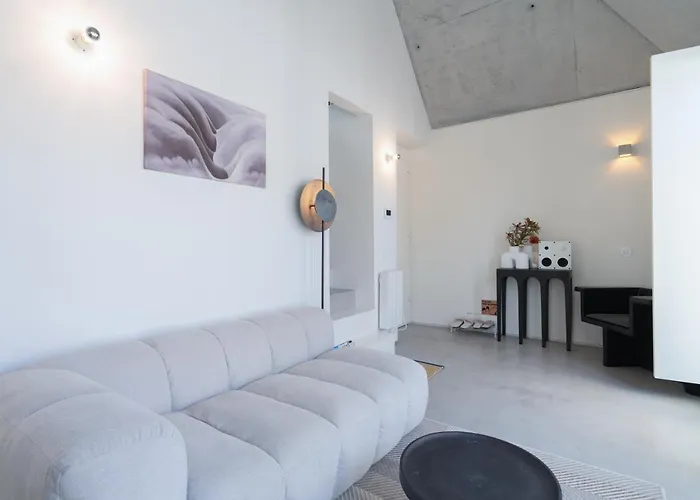 Host Wise - Luxurious Private Flats - Balcony Apartmán *